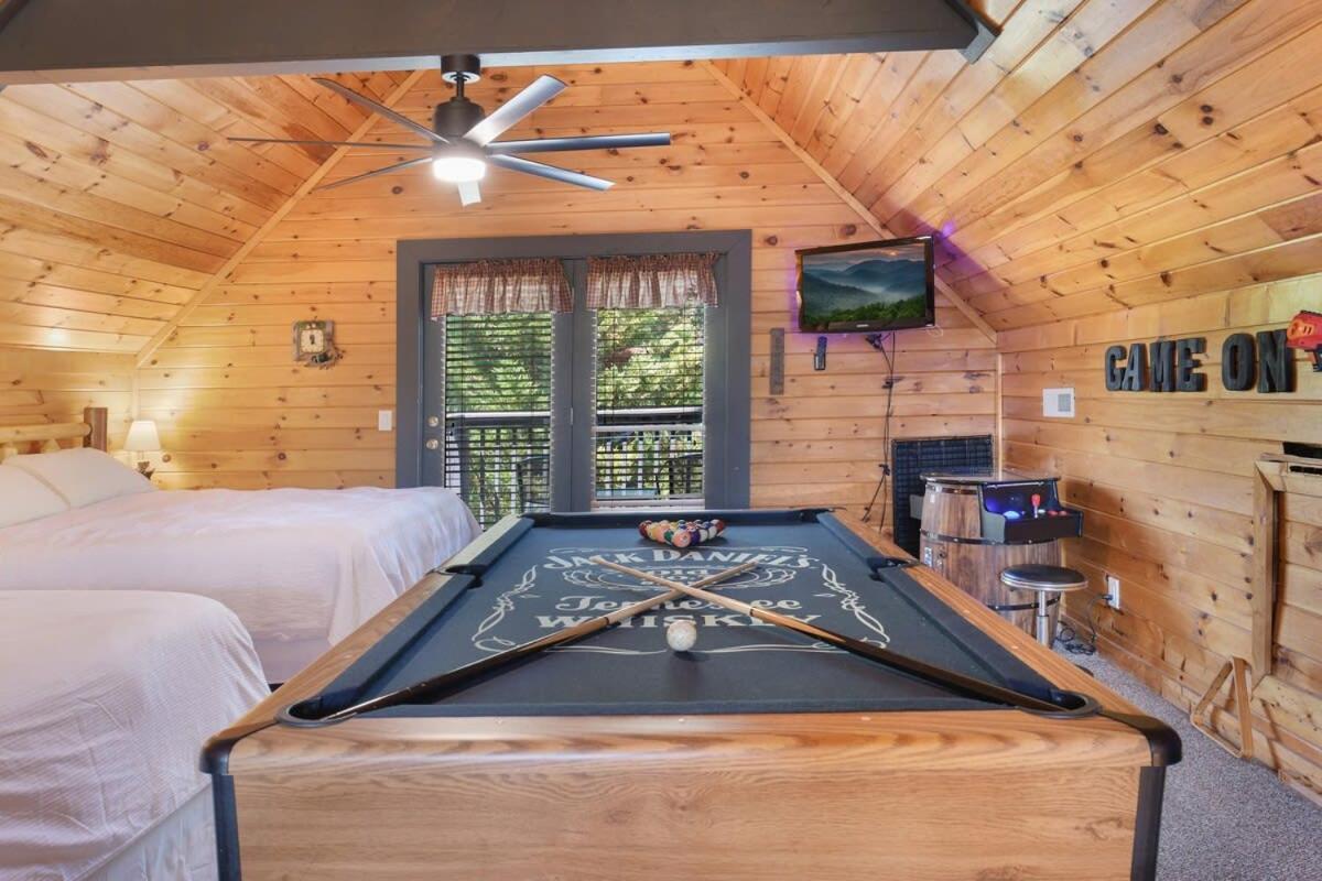 Ryes And Shine Bootlegger'S Cabin! Hot Tub* Pool* Arcade* Billiards *Ev * Pet Friendly Sevierville Extérieur photo