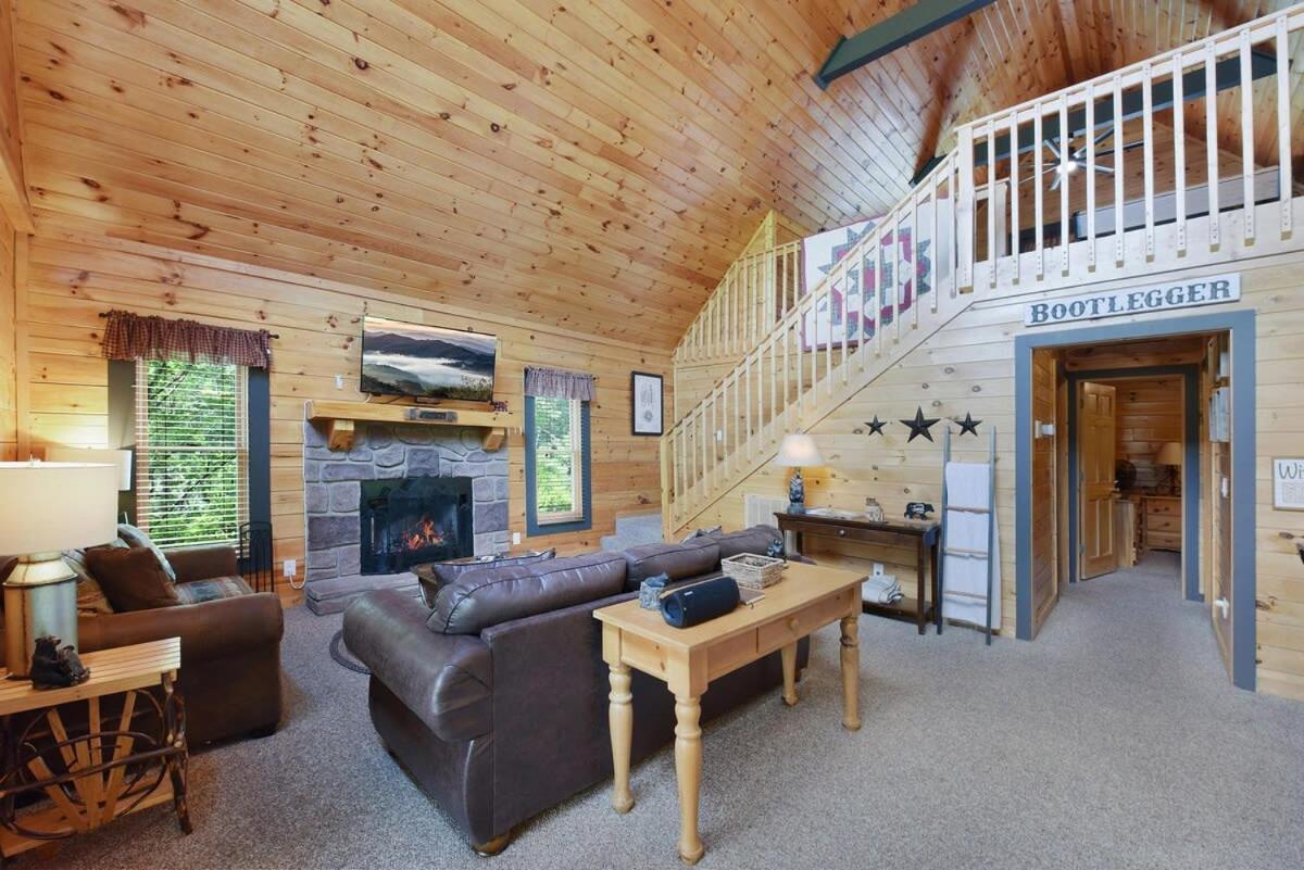 Ryes And Shine Bootlegger'S Cabin! Hot Tub* Pool* Arcade* Billiards *Ev * Pet Friendly Sevierville Extérieur photo