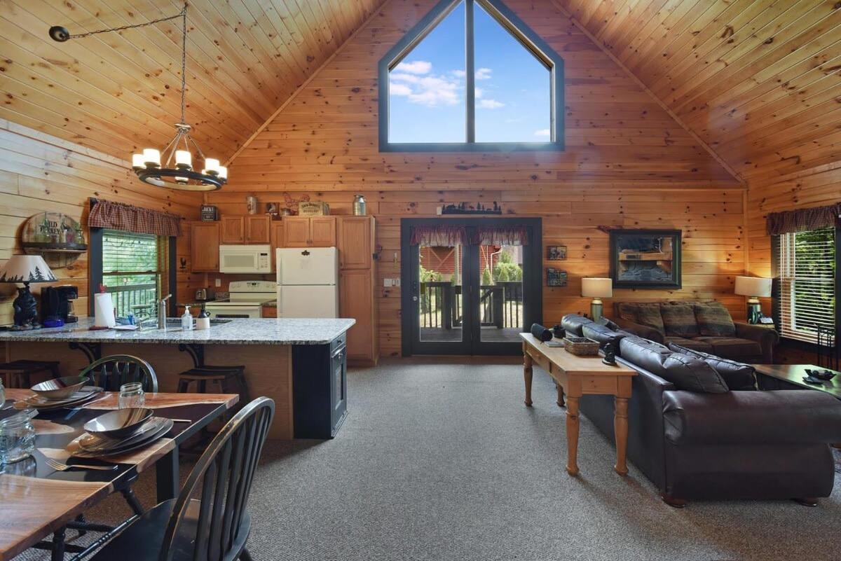 Ryes And Shine Bootlegger'S Cabin! Hot Tub* Pool* Arcade* Billiards *Ev * Pet Friendly Sevierville Extérieur photo