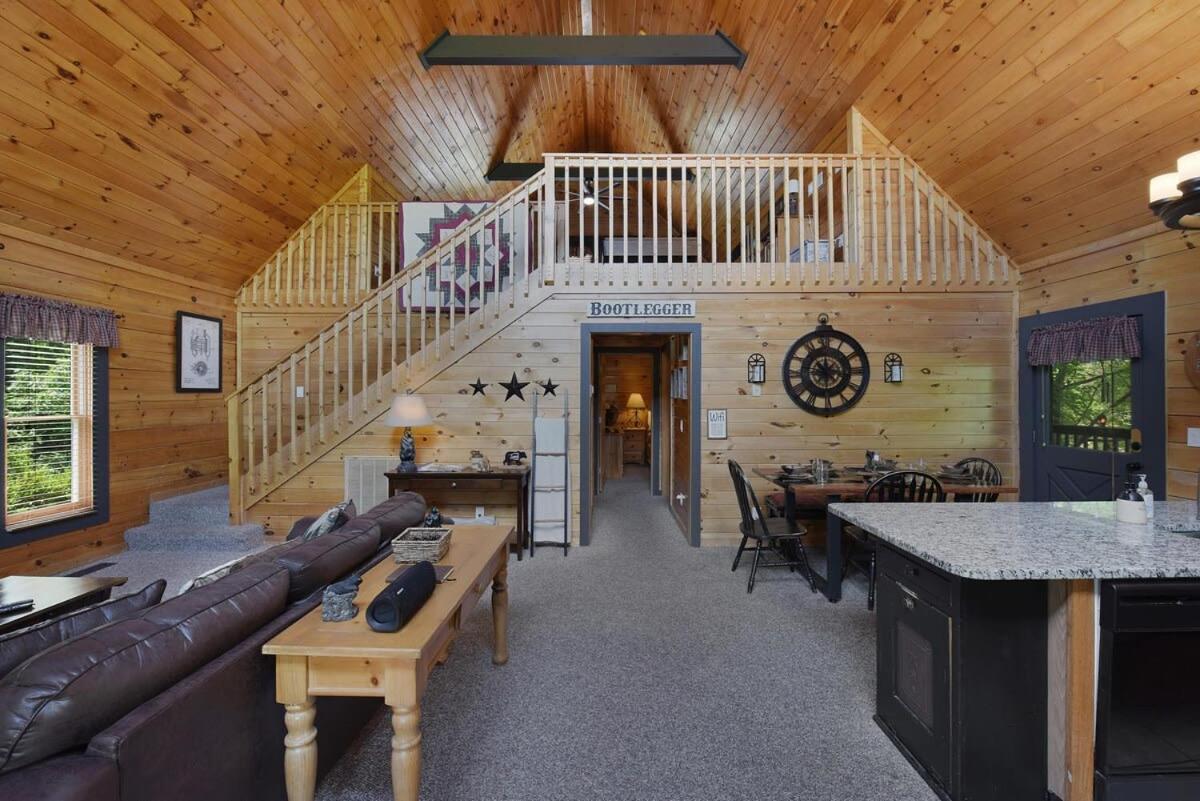 Ryes And Shine Bootlegger'S Cabin! Hot Tub* Pool* Arcade* Billiards *Ev * Pet Friendly Sevierville Extérieur photo