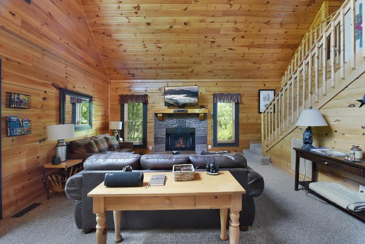 Ryes And Shine Bootlegger'S Cabin! Hot Tub* Pool* Arcade* Billiards *Ev * Pet Friendly Sevierville Extérieur photo