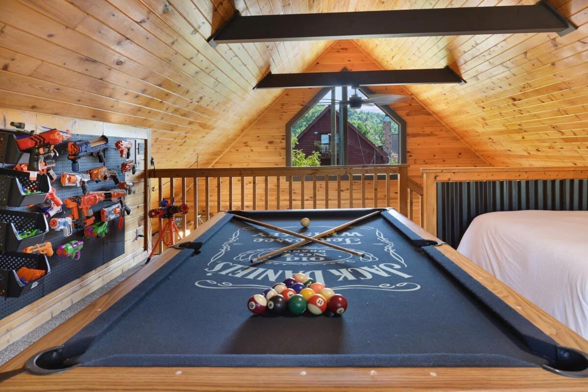 Ryes And Shine Bootlegger'S Cabin! Hot Tub* Pool* Arcade* Billiards *Ev * Pet Friendly Sevierville Extérieur photo
