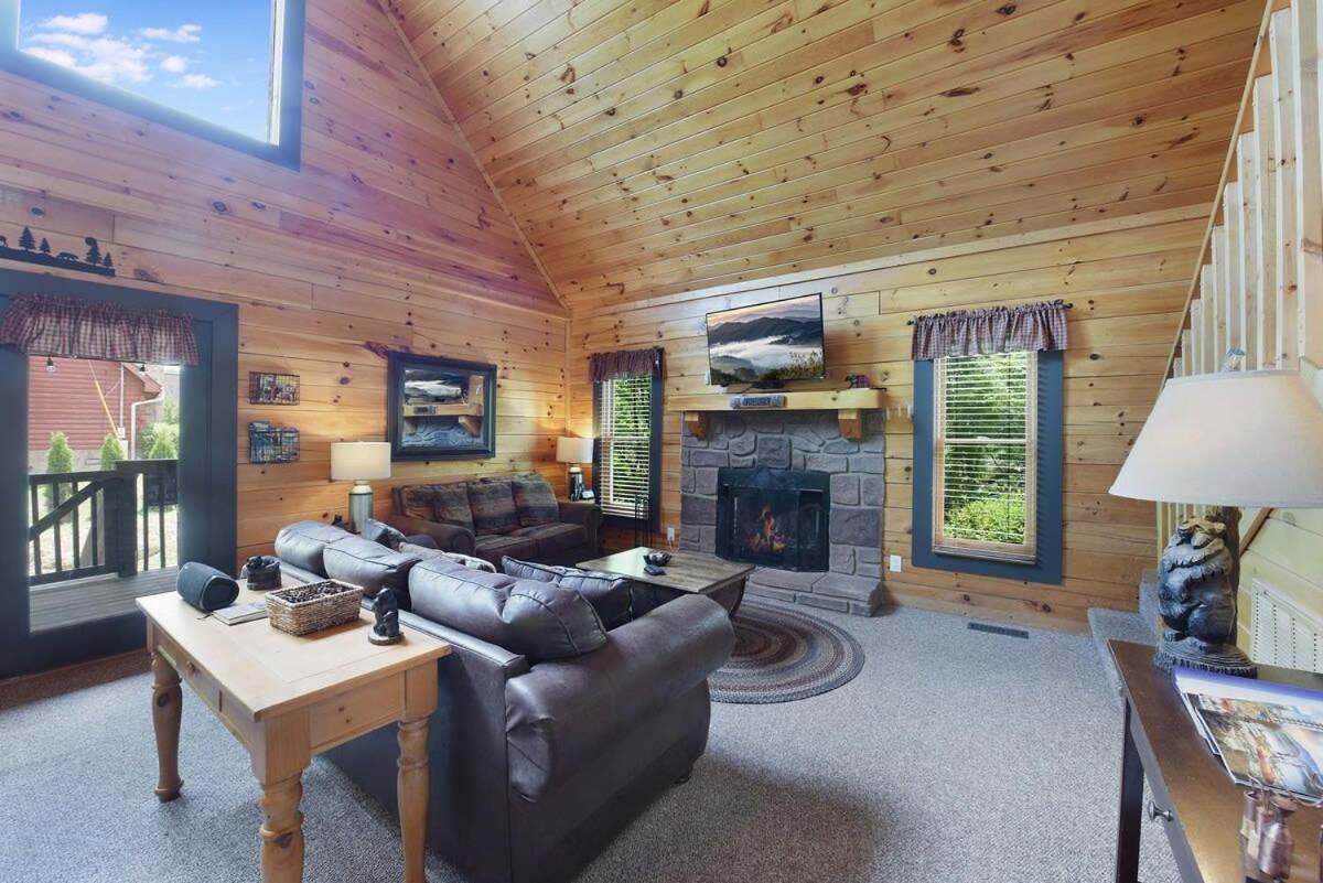 Ryes And Shine Bootlegger'S Cabin! Hot Tub* Pool* Arcade* Billiards *Ev * Pet Friendly Sevierville Extérieur photo