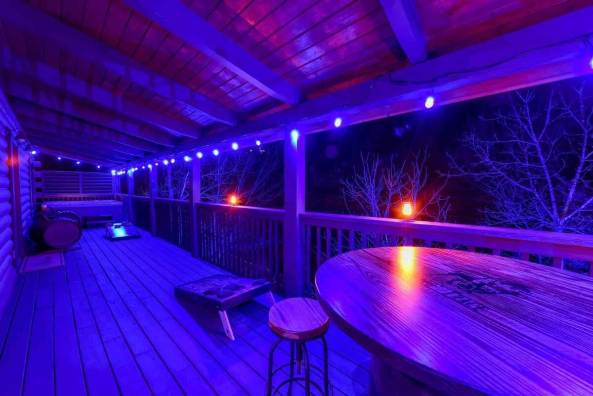 Ryes And Shine Bootlegger'S Cabin! Hot Tub* Pool* Arcade* Billiards *Ev * Pet Friendly Sevierville Extérieur photo