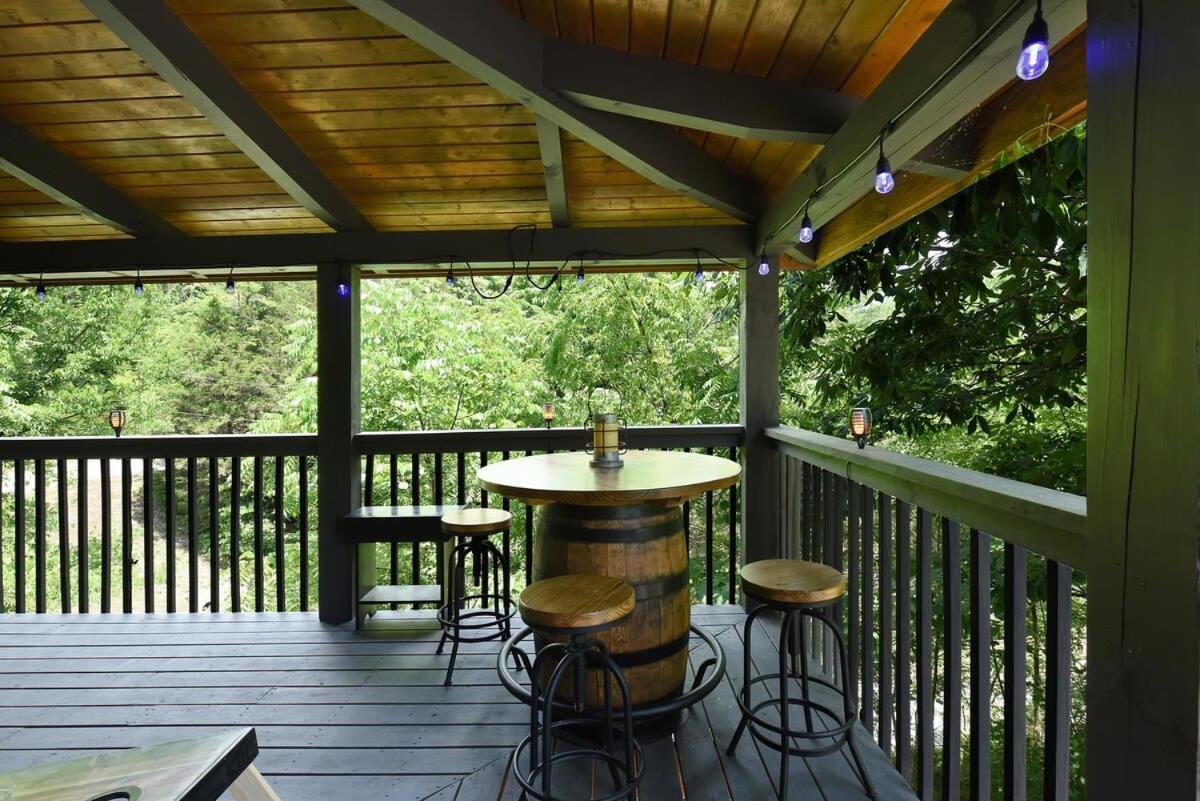 Ryes And Shine Bootlegger'S Cabin! Hot Tub* Pool* Arcade* Billiards *Ev * Pet Friendly Sevierville Extérieur photo