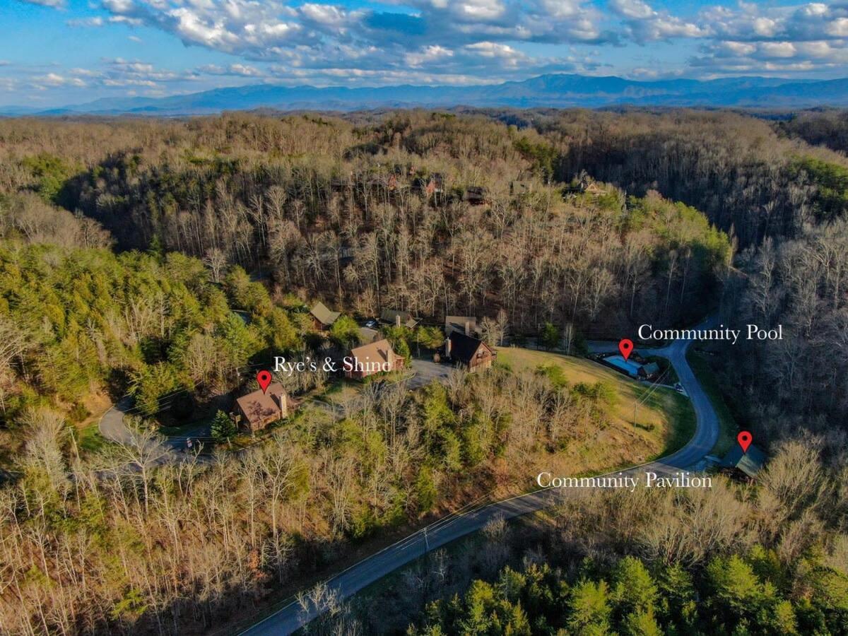 Ryes And Shine Bootlegger'S Cabin! Hot Tub* Pool* Arcade* Billiards *Ev * Pet Friendly Sevierville Extérieur photo
