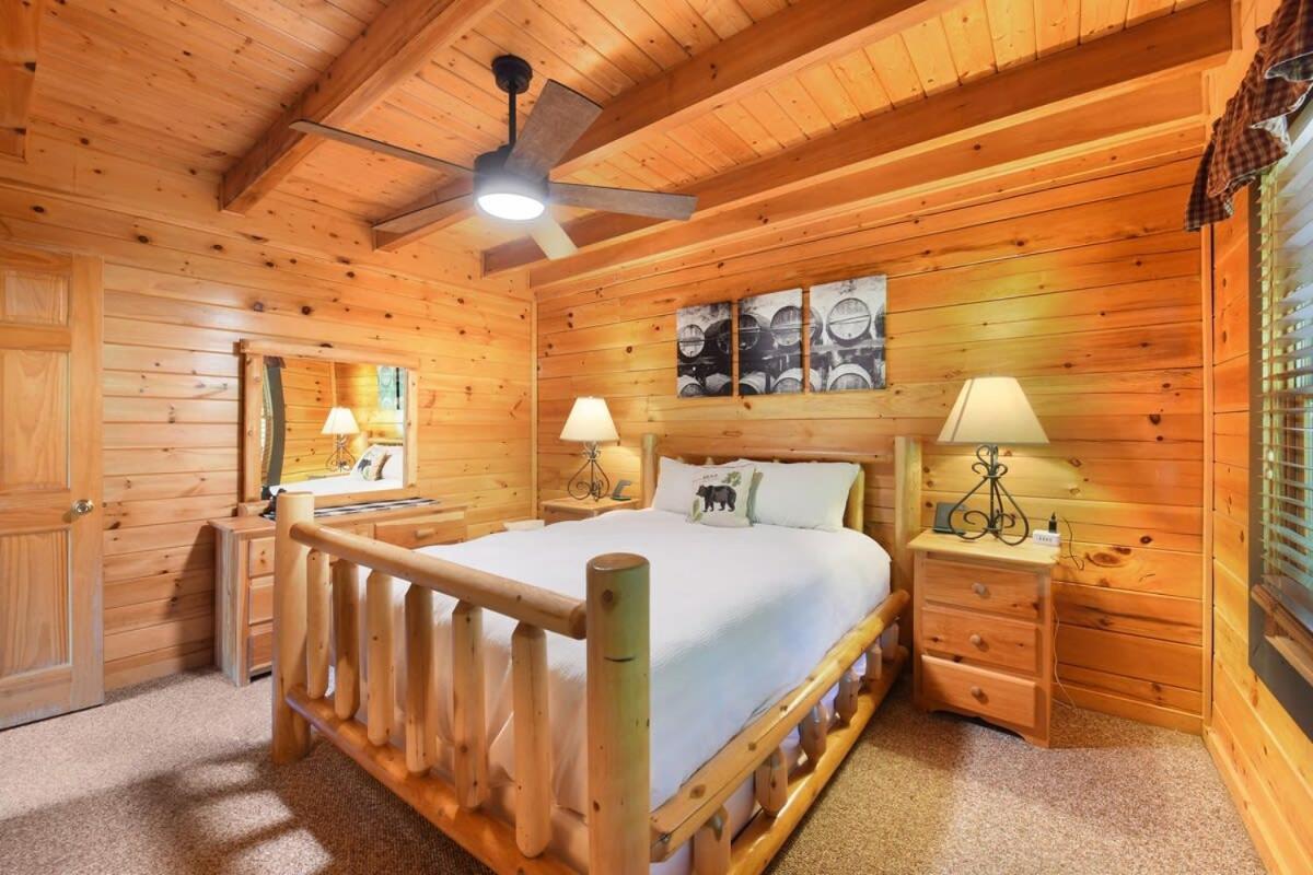 Ryes And Shine Bootlegger'S Cabin! Hot Tub* Pool* Arcade* Billiards *Ev * Pet Friendly Sevierville Extérieur photo